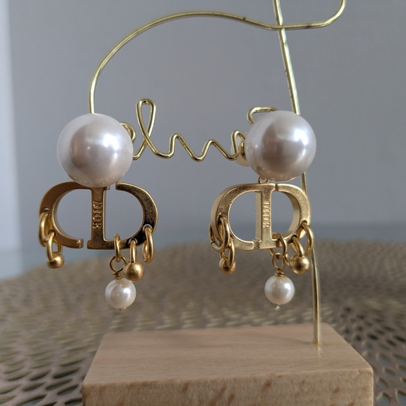 Dior Gold and Pearl Women's Jewelry - Picture 3 of 5